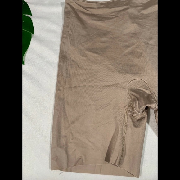 NEW Spanx‎ Slimplicity Mid-Thigh Shaper Sandcastle - Picture 4 of 9